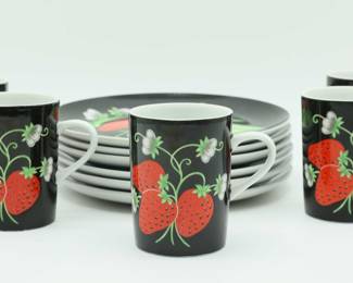 Vintage MANN Italian Strawberry 1976 Fine China - 6 Plates 5 Cups