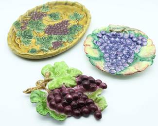 FITZ & FLOYD DIMENSIONAL GRAPE DESIGN DECORATIVE PORCELAIN PLATE