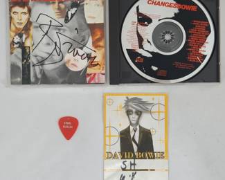 David Bowie Signed CD w/ Pass & Kizilcay Pick