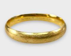 Fine 14K Yellow Gold Hinged Bangle Bracelet
