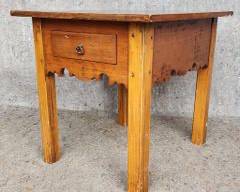 Fantastic Vintage Bucks County Collection Stephen Von Hohen Folk Art Style Hand Carved Side Table matching lot 623
