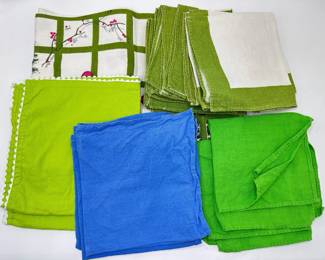 Table Linens: Hardy Craft Original Lemon Table Cloth & 11 Napkins & 2 Placemats
Lot #: 151