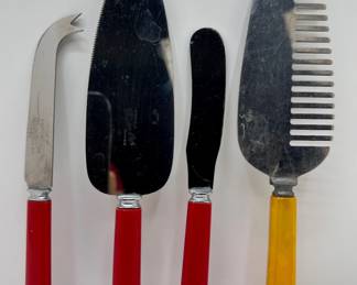 4 Serving Knives With Bakelite Handles: Cake, Pie, Cheese & Butter Knives
Lot #: 90