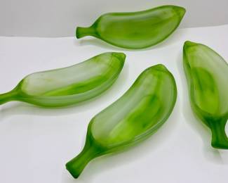 4 Vintage La Rochere France Frosted Banana Split Dishes
Lot #: 82