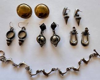 5 Pairs Dangling Vintage Earrings & Dolphin Bracelet
Lot #: 162