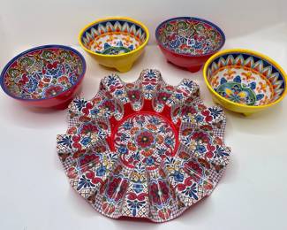 Melanine Taco Serving Set: 4 Bowls & 1 Taco Holder
Lot #: 71