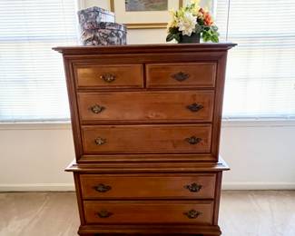 Vintage chest of drawers
