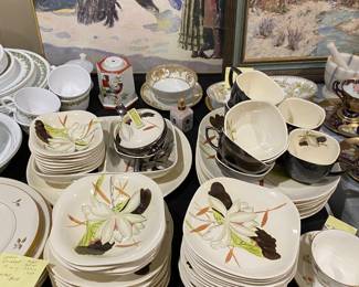 Red Wing Lotus dish set.