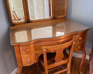 Vanity isn’t always a bad thing. Take this 1940’s maple beauty for example.
