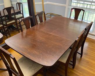 Lovely dining table and chairs.