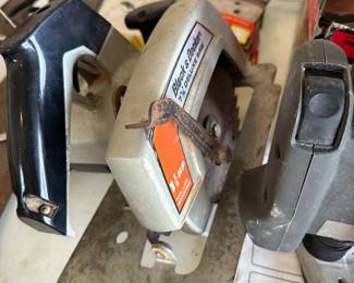 #72	Black & Decker 7.25" Deluxe Saw	$20
