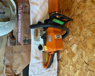 #60	Stihl 025 - chainsaw - Gas - 16" Blade	

