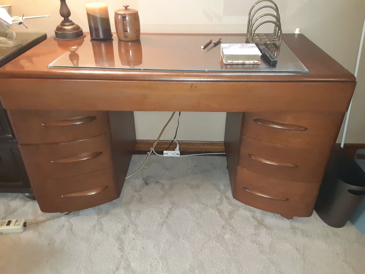Heywood Wakefield Mid-Century Desk. Curved front drawers.