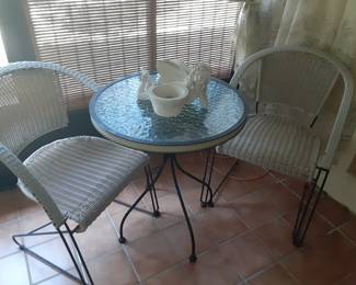 Cute Patio Set, chairs need some TLC