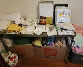 Nice linens, new sheets, blankets