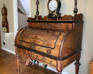 Stunning roll-top desk 