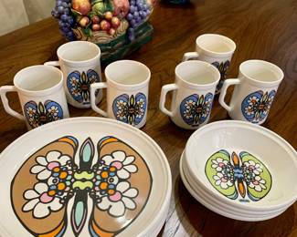 PETER MAX 6 dining plates, 4 bowls, 6 mugs. 