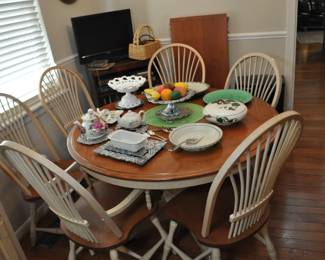 Dinette Set with Large Leaf