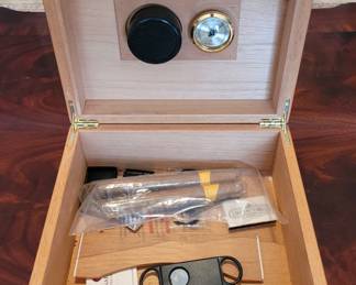 Cigar humidor