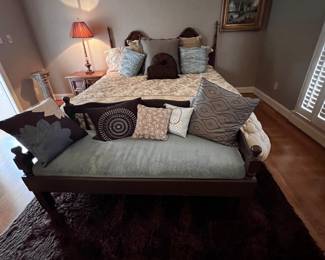 King bed w/ bedding 