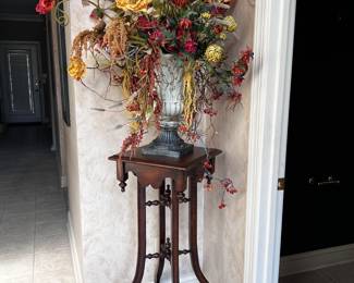 Plant stand w/ arrangement 