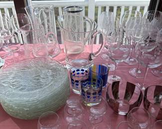Assorted glassware 