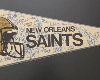 NEW ORLEANS SAINTS TEAM SIGNED PENNANT!