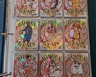 BINDER OF 2000 TOPPS BASKETBALL CARDS. 19 PAGES.