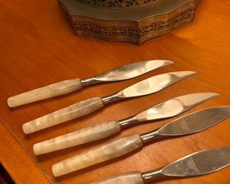 Pearl hdl stainless knife set