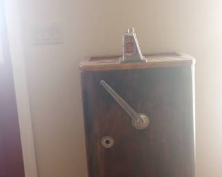 Antique slot machine