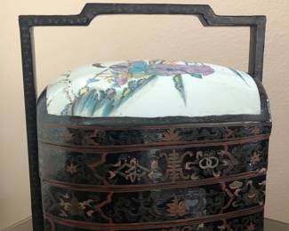 Japanese Lacquer and Porcelain Lunch Box with 3 compartments. L: 17.1/8in | D: 7.7/8in | H: 18in