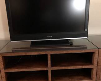 Showing center shelving of the console. L: 43.3/8in | D: 19.3/4in | H: 19.1/2in