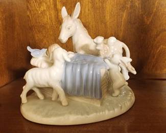 Christmas Music Box Porcelain Roman Japan Baby Jesus Nativity 1980s