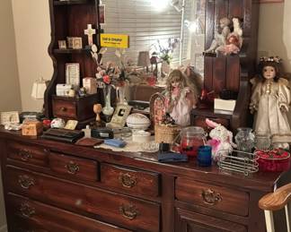 Colonial Bedroom Dresser with mirror