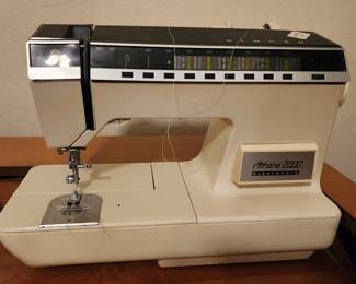Singer Athena 2000 Electronic Sewing Machine