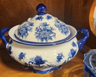 Cracker Barrel Blue & White Porcelain Soup Tureen, Ladle, Lid, &  Plate