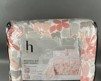 Lot 391 | New Expressions Bedding Set MSRP $170