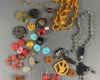 Lot 108 | Vintage Bakelite Jewelry
