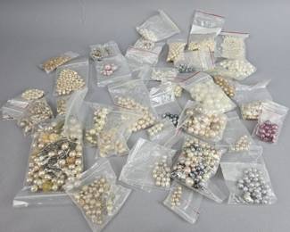 Lot 202 | Pearl Type Beads