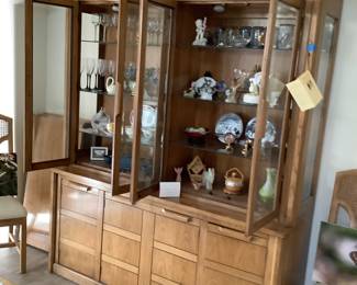 Beautiful Thomasville China hutch