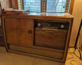 Grindig  Console Radio and Record Player