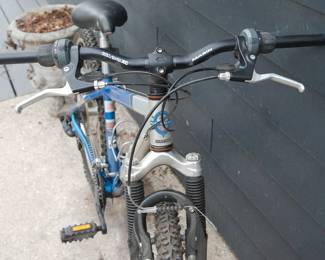 Handlebar detail of Blue Marin Hawk Hill women's bicycle