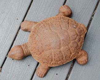 Top of cast iron turtle spittoon