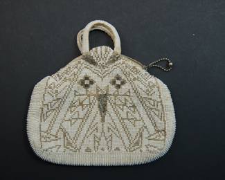 Vintage beaded purse/handbag with with a zip closure