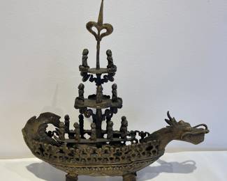 Bronze funerary or sacrificial dragon boat