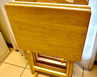 Set of wood tray tables