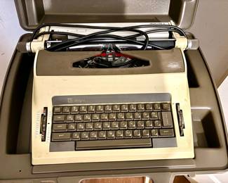 Royal Medallion electric typewriter