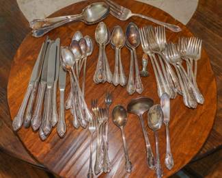 Rogers Brothers Remembrance flatware set