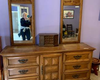 #44	Young Hinkle 9 drawer Dresser w/1 door & 2 mirrors - 70x19x32  mirror - 20x45 each	 $175.00 			
