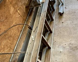 #122	28' Extension Ladder	 $100.00 			
